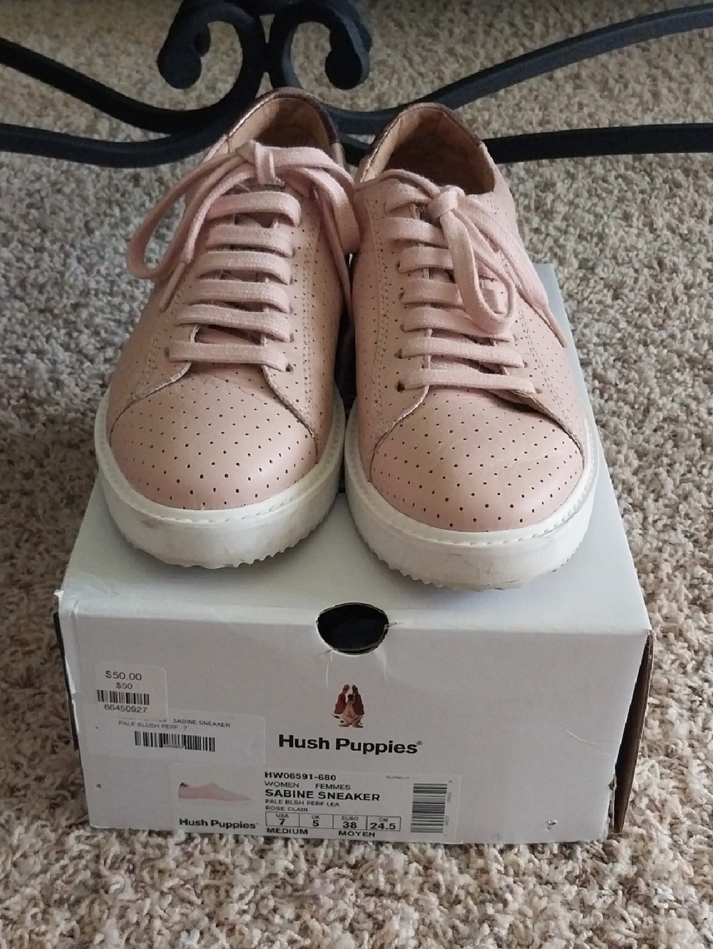 Like New! Hush Puppies Women's Blush Perforated Lace-Up Sneaker